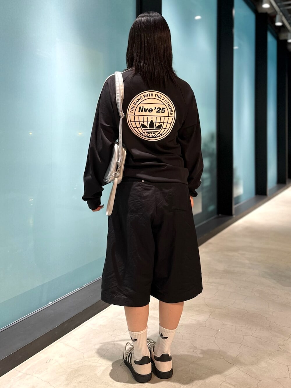 adidas Originals × Oasis ツアー スリーストライプス 長袖Tシャツの