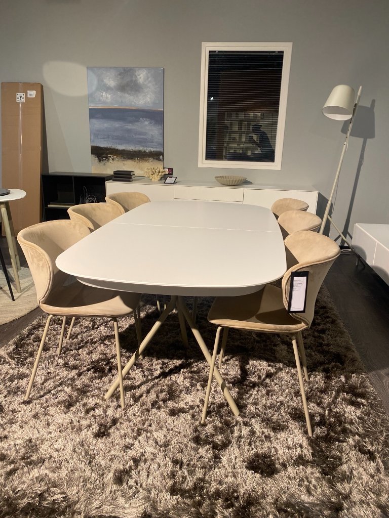 BoConcept - Ottawa Table | €1,749 | Whoppah