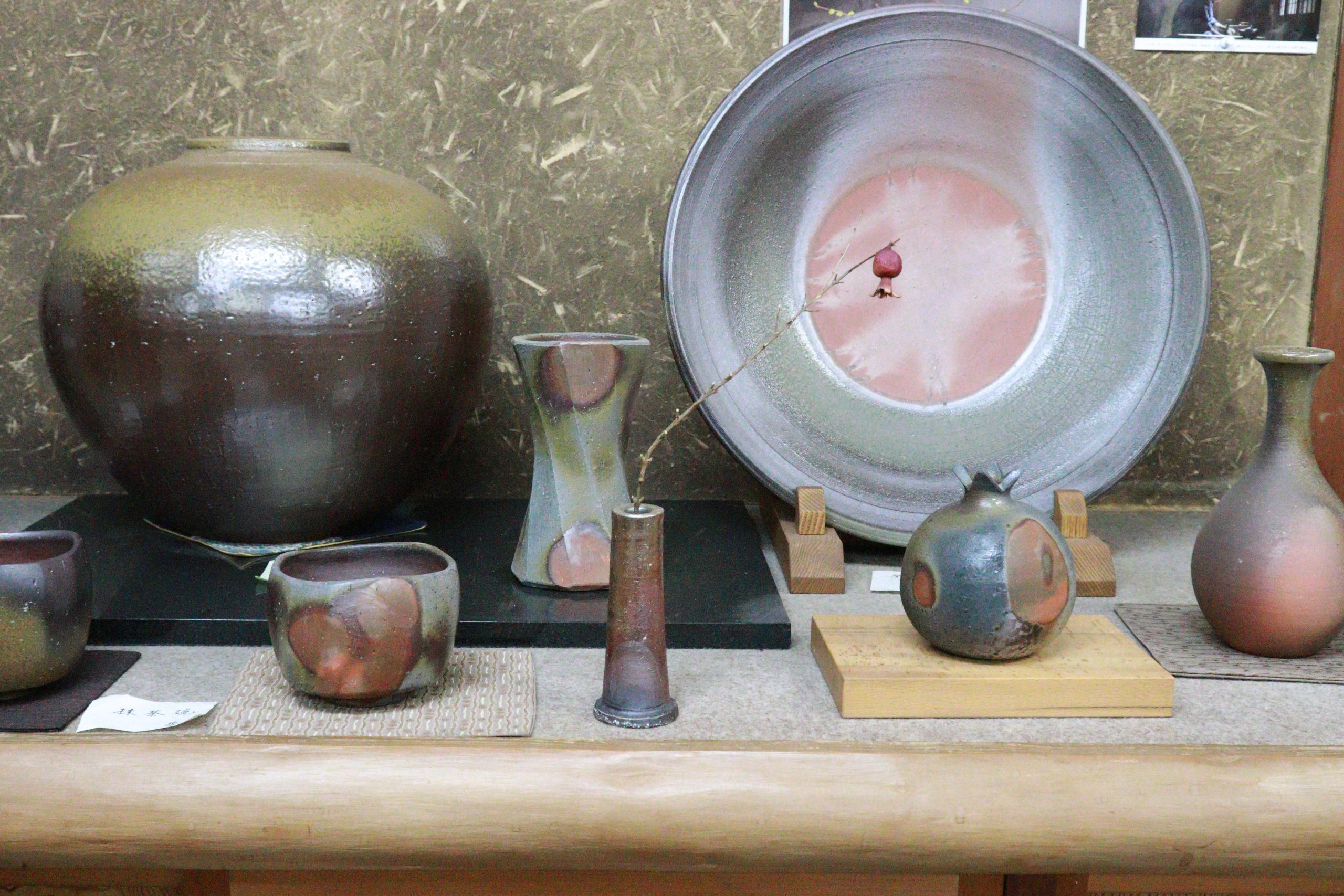 岩本修一、哲也 - 伊部本｜1000年の歴史と出会う、焼き物の街を巡る物語