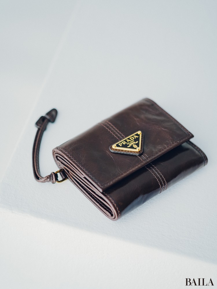 PRADA（プラダ）』の三つ折りミニ財布が”可愛い×使える“で大正解