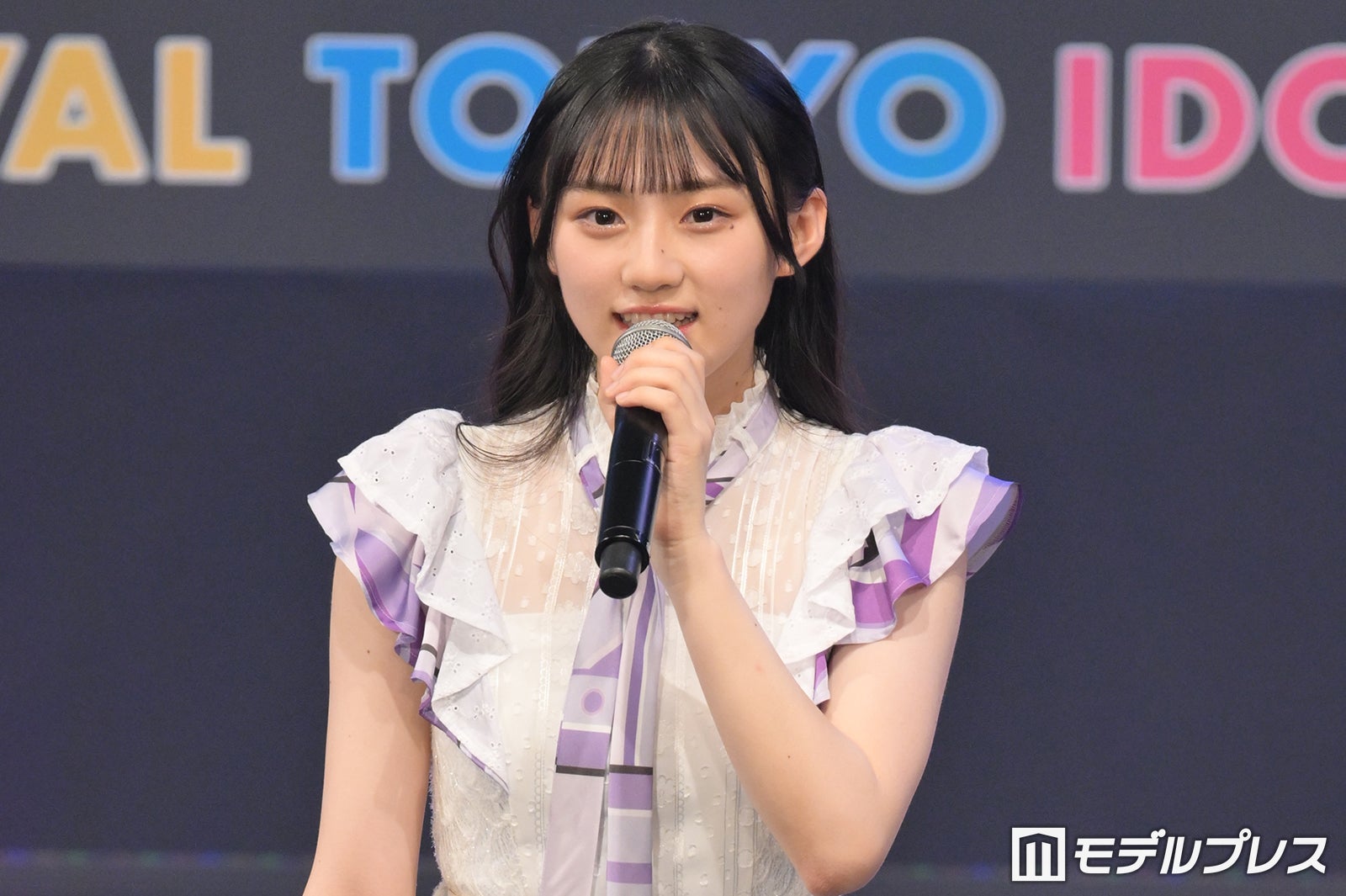 乃木坂46川崎桜、素肌際立つノースリーブ衣装姿 新曲「Same numbers