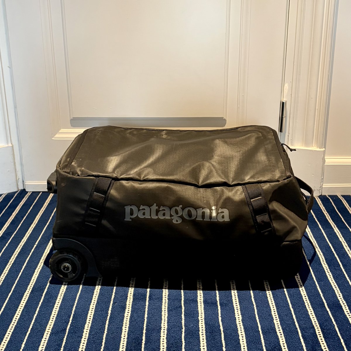 パタゴニア】のキャリーケースは2輪でも満足度最高！ - スモール