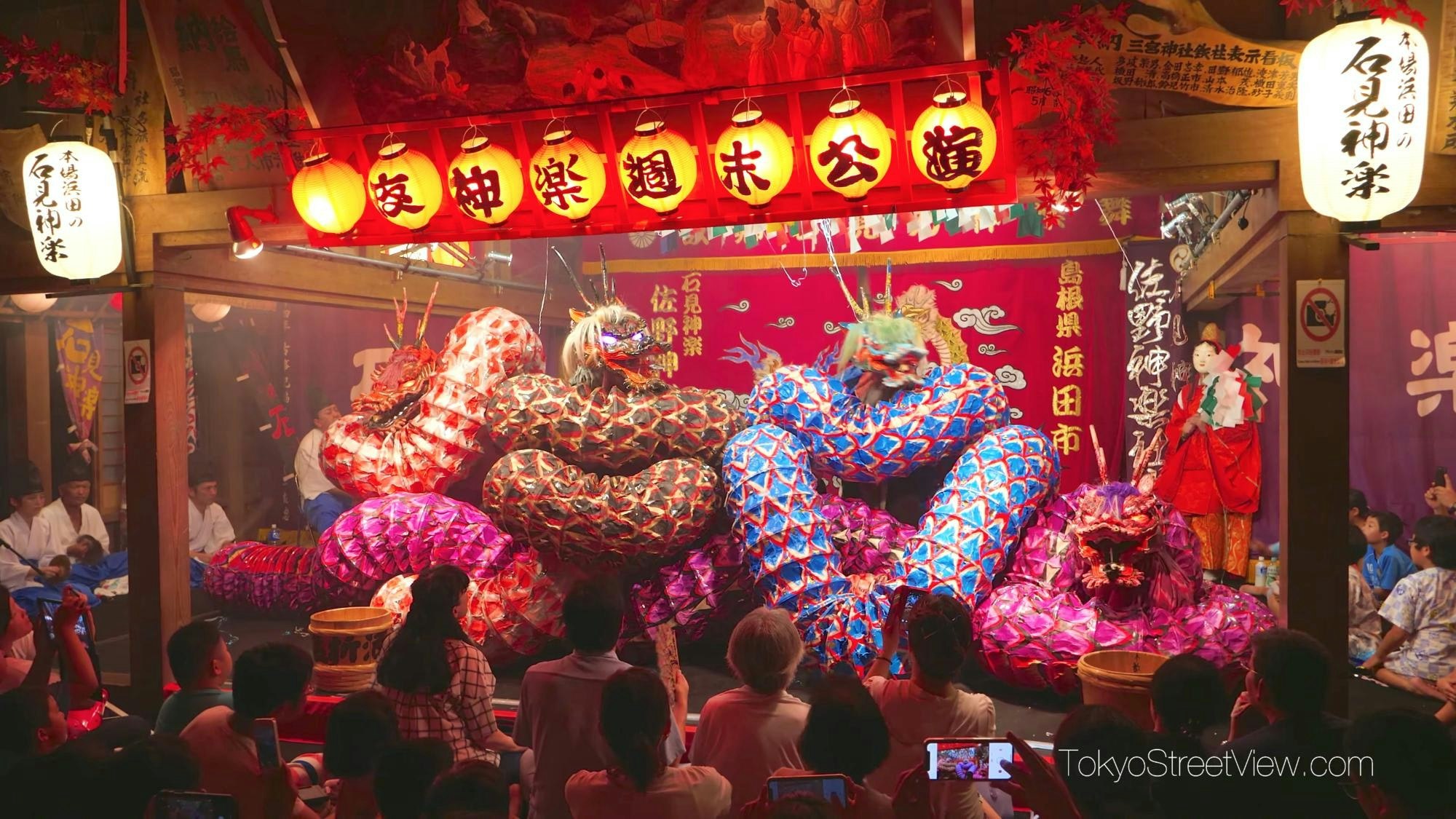 島根県の「石見神楽大蛇」は神話世界を体験できる伝統芸能！色鮮やかな