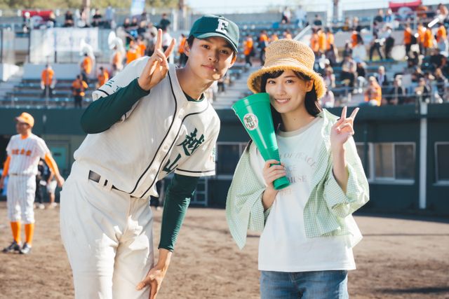 下剋上球児」美人＆イケメン根室姉弟のオフショットに反響！｜シネマ