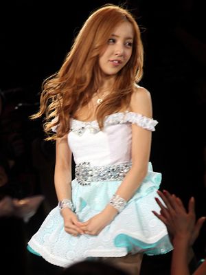 AKB板野友美、21歳に！「これからも友についてきて」｜シネマトゥデイ