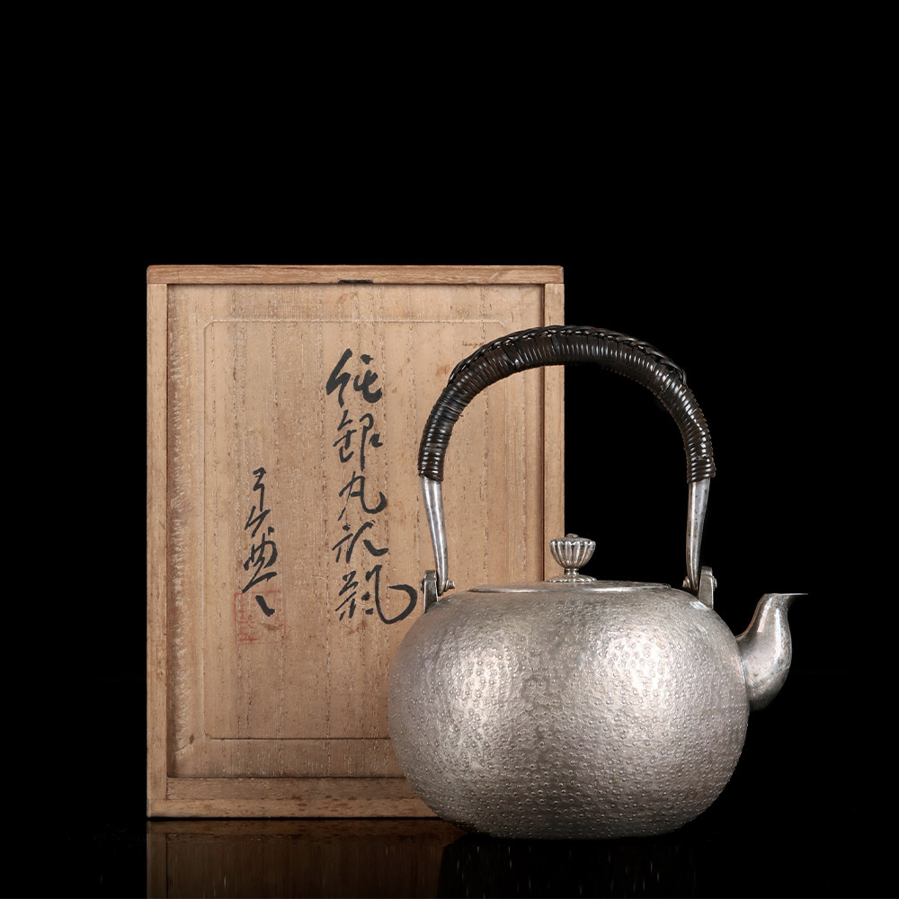 純銀製 1329g 突起模様 銀瓶 煎茶 茶道具 純銀製 1329g 突起模様 銀瓶