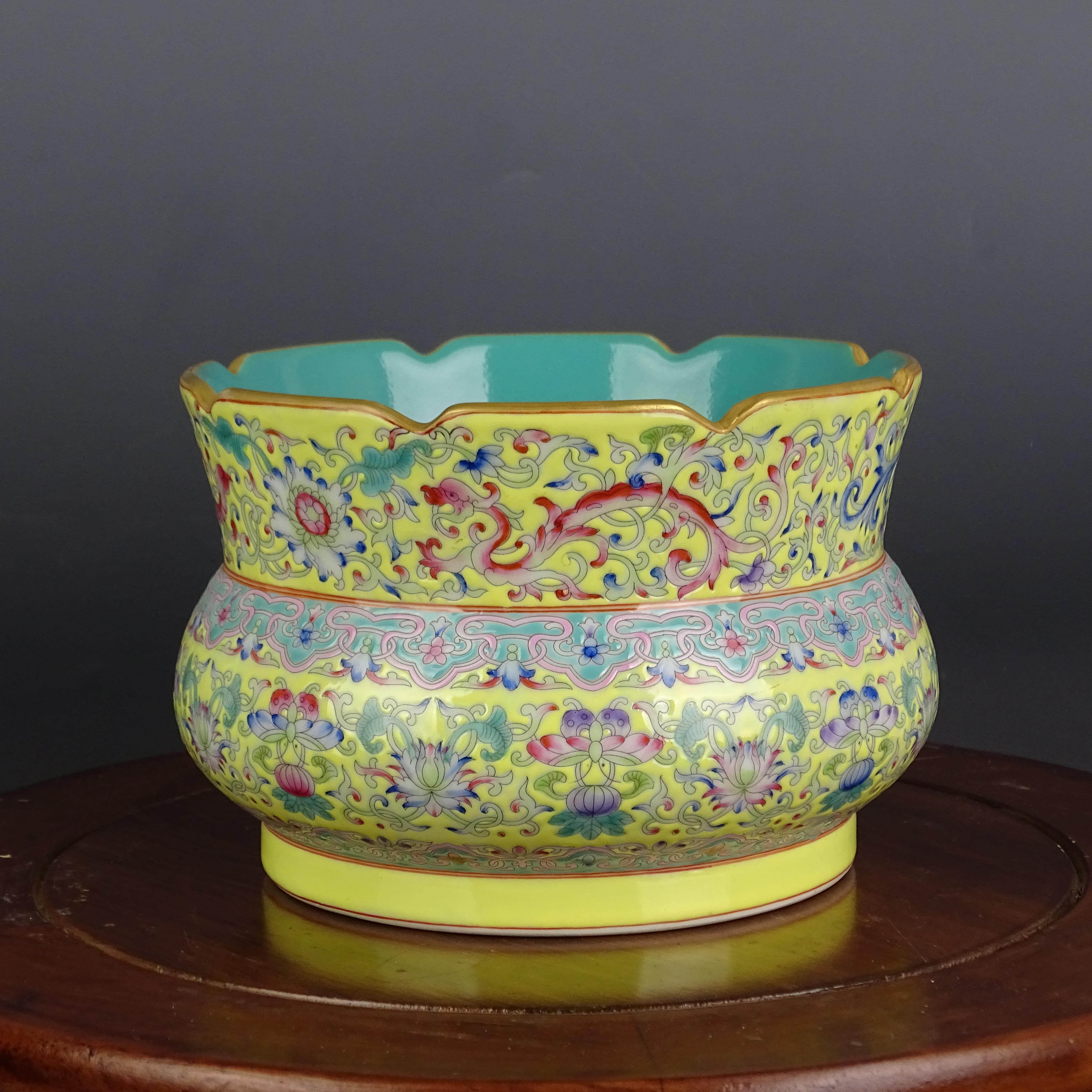 中国 古玩 彩絵 中国美術 唐物 花瓶 乾隆年製 在銘有り 時代物 花瓶