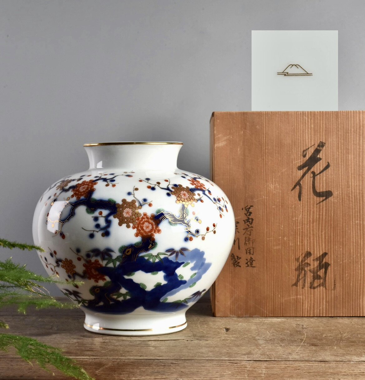 2580 深川製磁 彩色磁絵 花瓶 金彩 【公式通販】