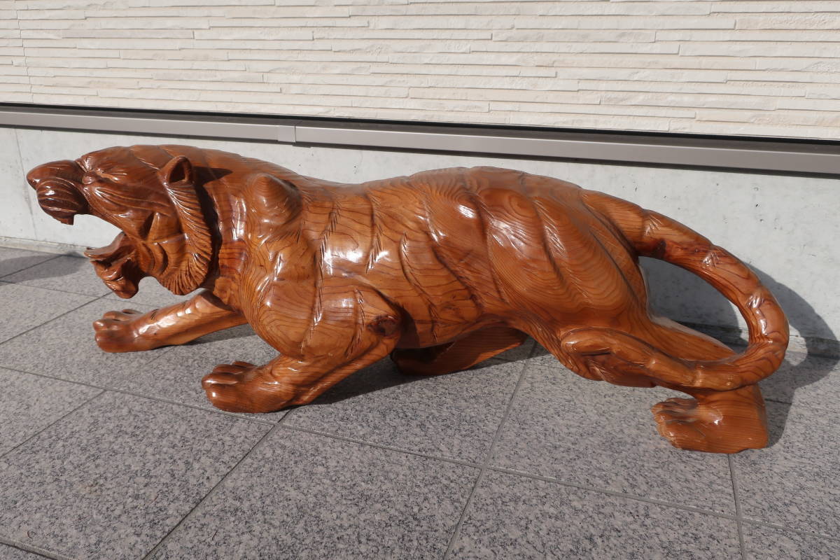 虎の一刀彫り 虎の木彫り