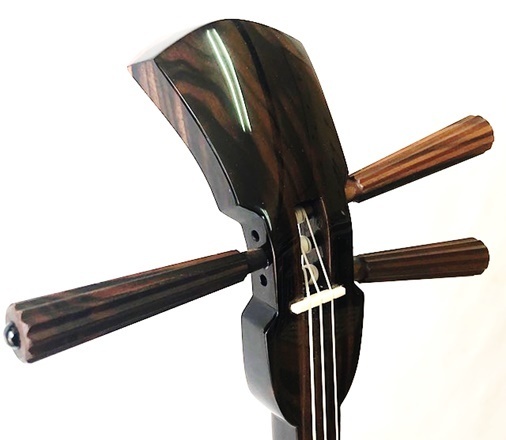 沖縄三線ワンランク上(上質黒檀)真壁型本皮一枚張りスンチ塗り期間限定