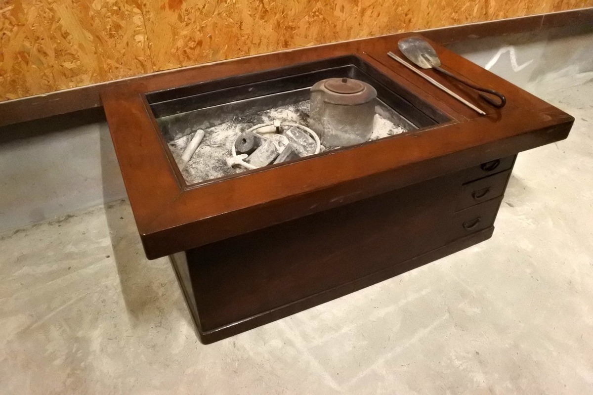 囲炉裏テーブル昭和レトロ 火鉢 古民家家具希少 引き出し 木製