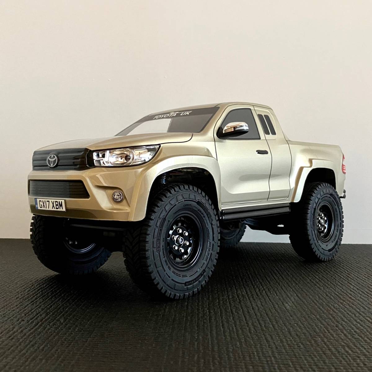 タミヤ ハイラックスエクストラキャブ 1/10