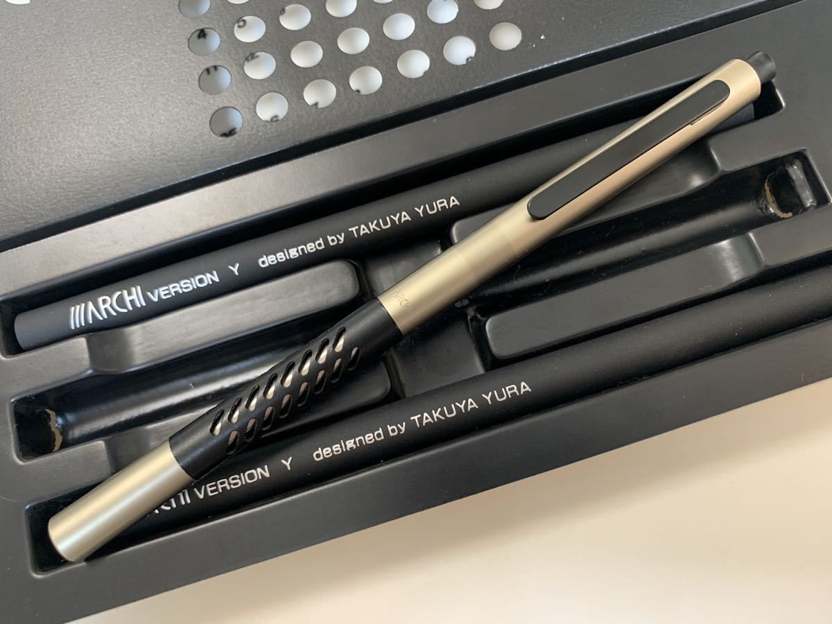 サクラアーキボールペン油性廃盤