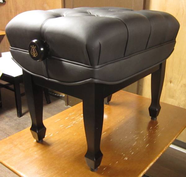 ピアノ椅子スタインウェイロゴあり中古品