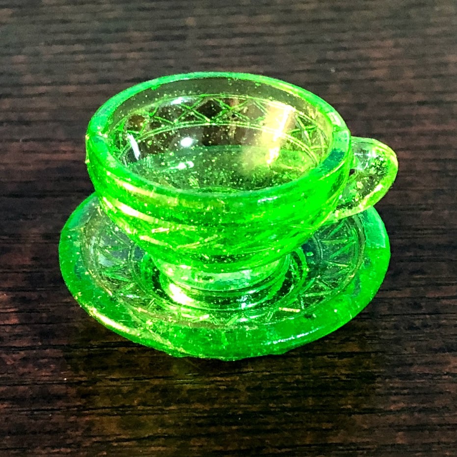 ペロペロ ままごと グリーンのカップ＆ソーサー ミニチュア 和ガラス