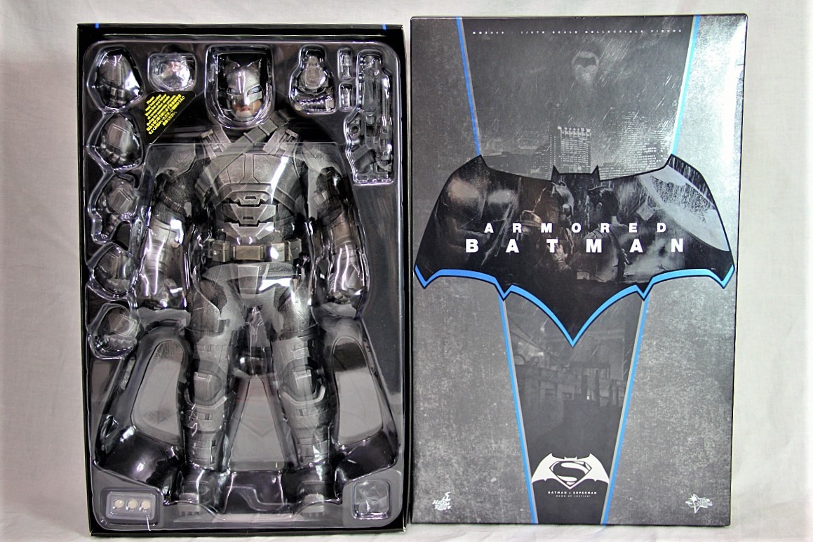 新品 アーマード・バットマン ブラック・クロム版 ホットトイズ