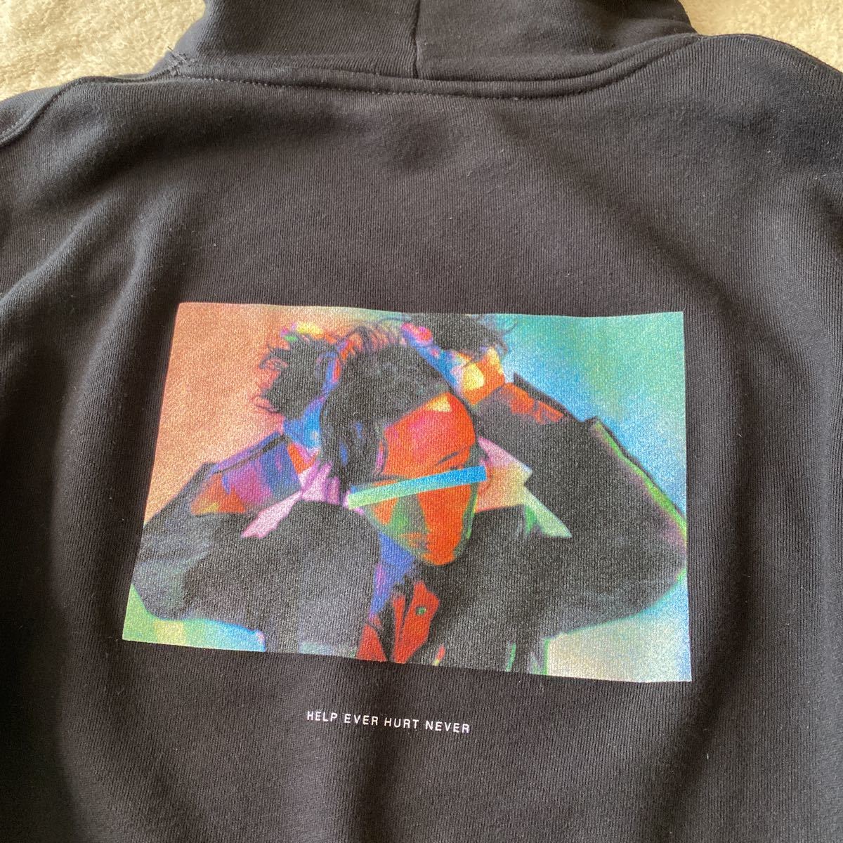 藤井風 HEHN カラフルグラフィック ブラックフード付きパーカー 藤井風