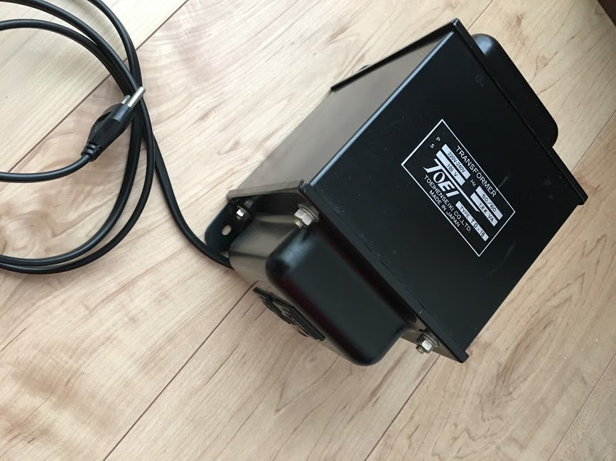 東栄変成器製海外対応トランスTD-16 220-240V→100V 1.5KVA 【公式通販】