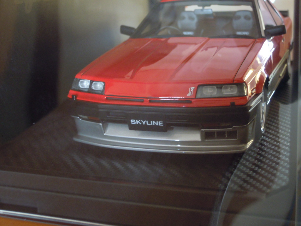 イグニッションモデル 1/18 スカイライン 2000 RS-X 赤/銀 鉄仮面