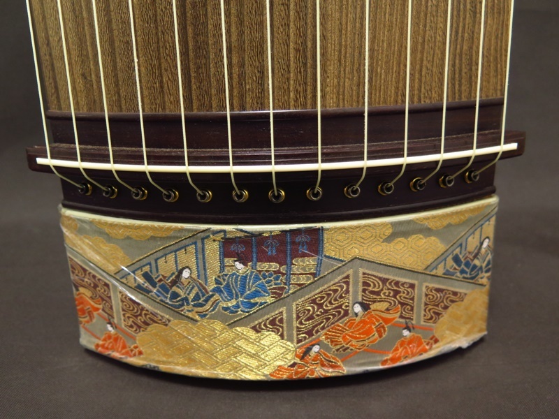 高級琴 綾杉彫り くり甲 13弦 口前金装飾 竜舌金蒔絵 高級琴 綾杉彫り