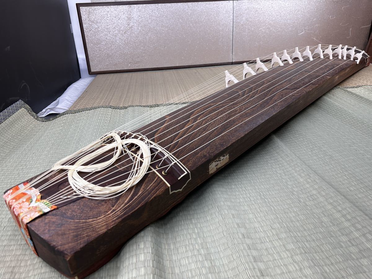 琴上角巻のすだれ彫