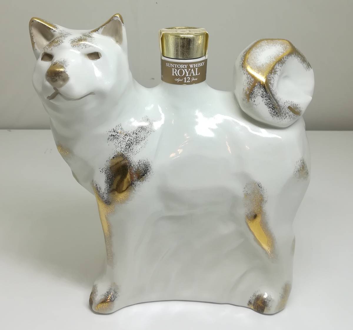 未開栓品】 サントリーウイスキー ローヤル 干支ボトル 戌 犬 陶器ボトル