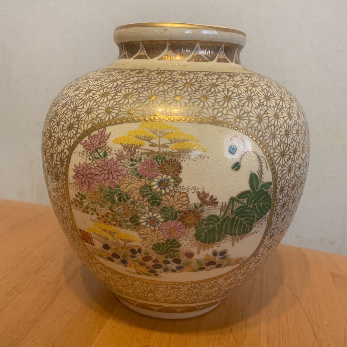 薩摩焼 武士 武将 花蝶 色彩 花瓶 壺 骨董品 豪華絢爛 高さ36cm 【公式