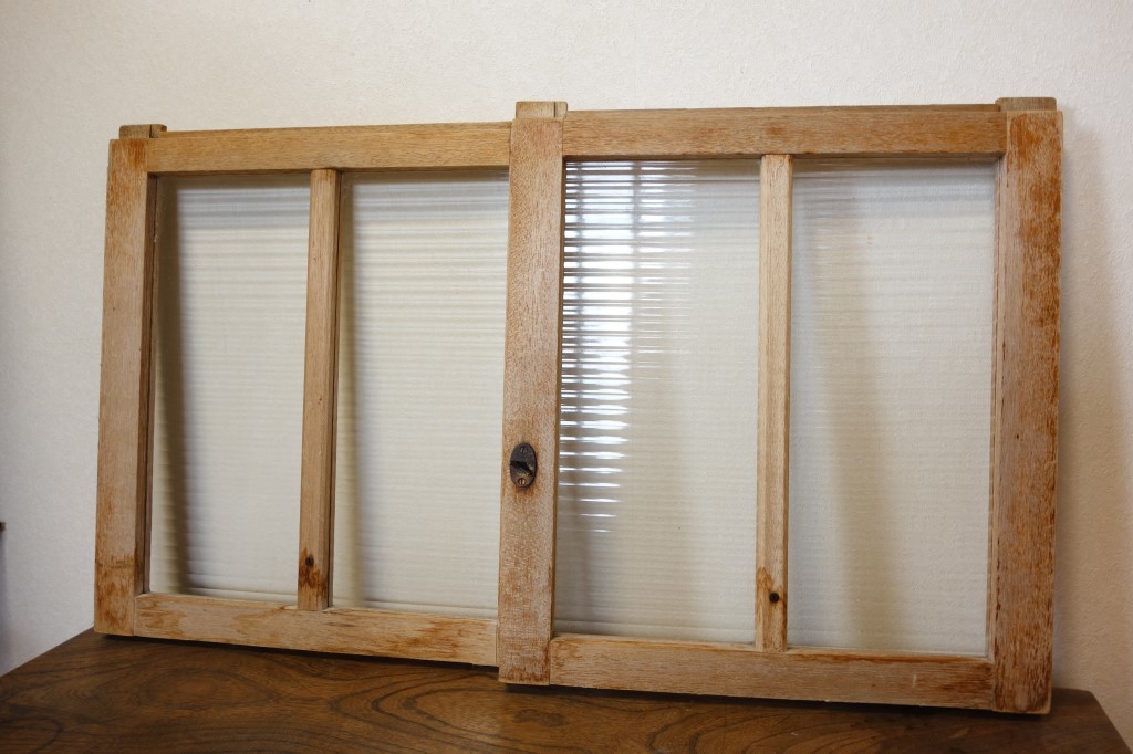 昭和63年当時物徳島県採取蝶々ガラス木製枠横幅50X縦42X厚さ6