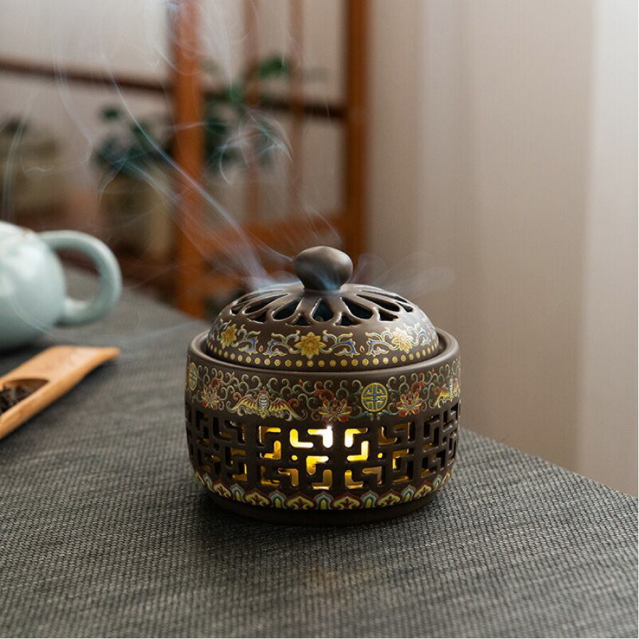 極錦金彩古伊万里 花柄陶器香炉 金色の蓋付き 未使用 有田焼 陶器製