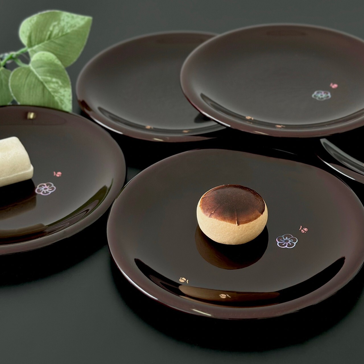 銘々皿 5.0寸 溜 貝貼梅 5枚組 新築祝 ギフト 茶托 和室 おもてなし