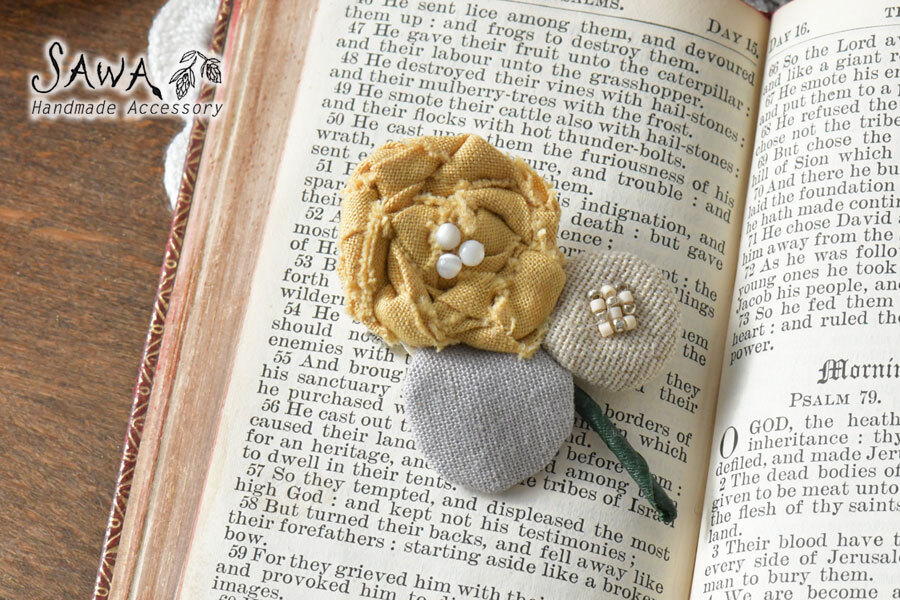 SAWA サワ】三ツ花 フラワー ブローチ (te-BRO-43)アクセサリー