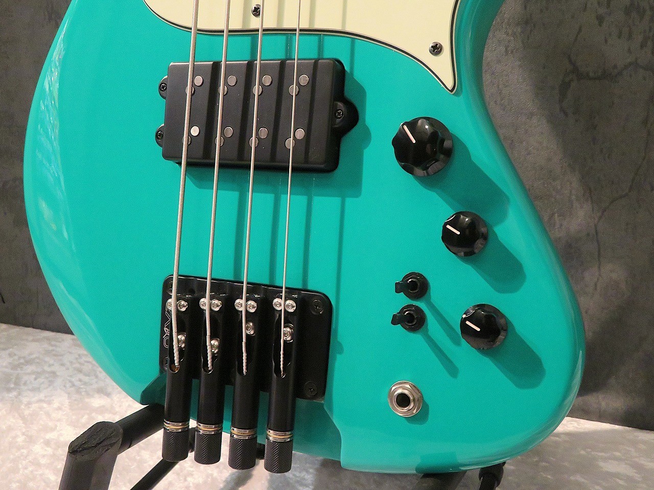 saitias guitars Lorentz 4 Std 軽量ヘッドレスベース saitias guitars