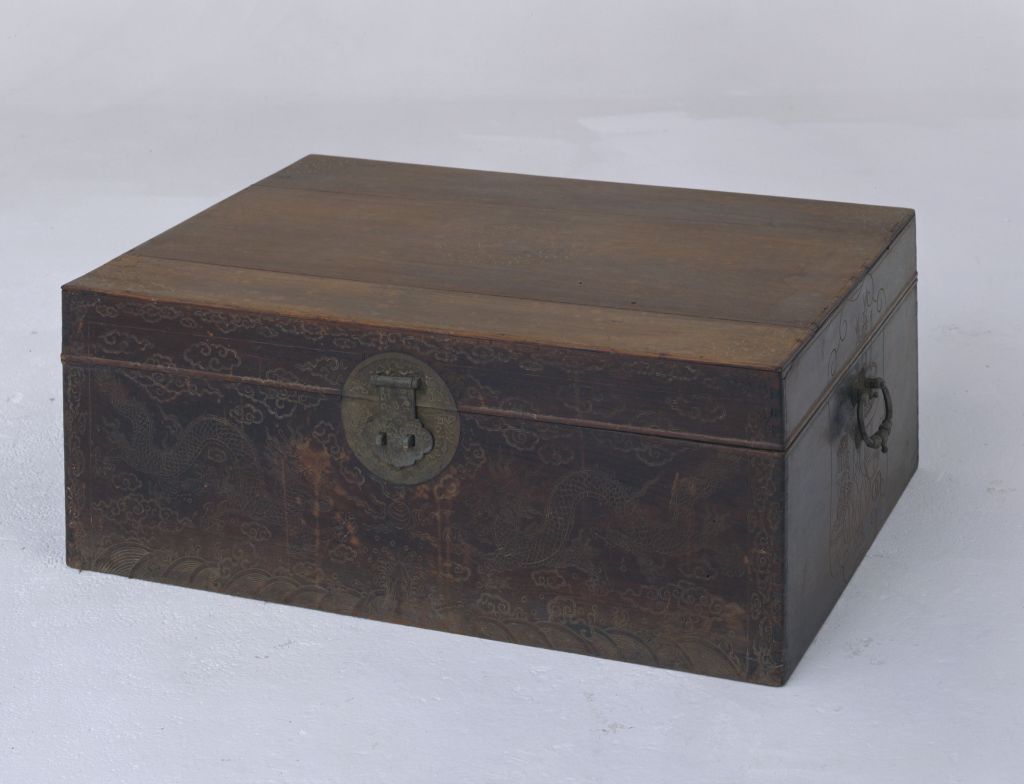 紫檀木雕龙戏珠纹箱- 故宫博物院