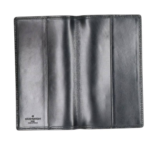 ルイヴィトン ショップ エピ レザーパスポートケース