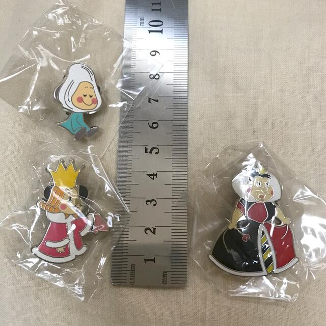 レア☆香港 ディズニー ヤングオイスター ピン セット アリス ワゴン