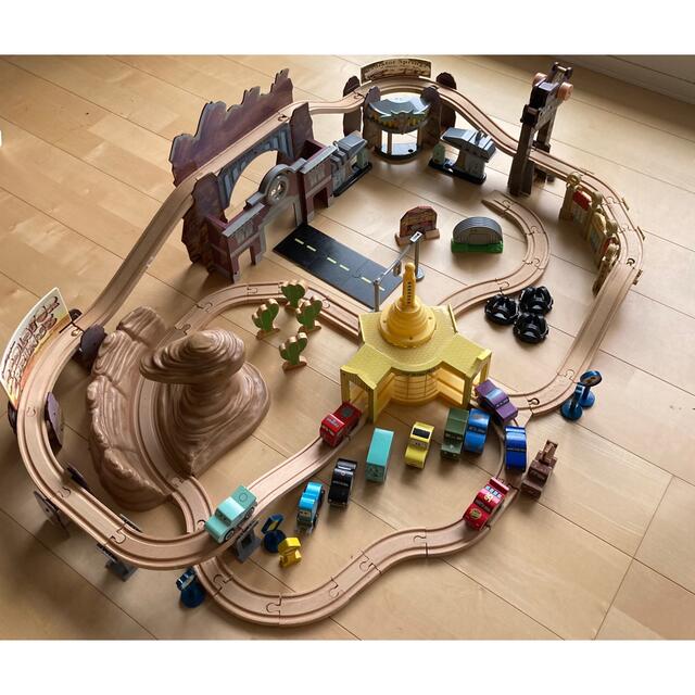 カーズ🚘 木製レーストラックセット Cars Race Track Set