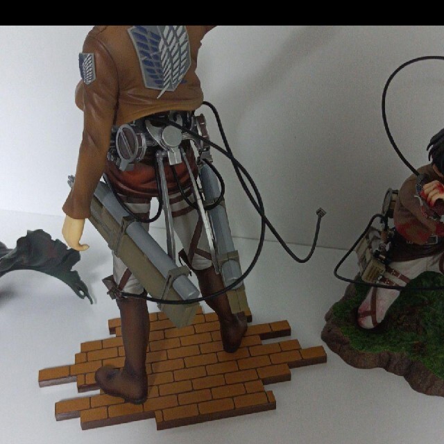 進撃の巨人 エルヴィン・スミス 千値練 フィギュア brave act 1/8