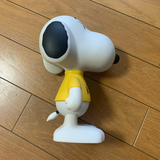 KAWS ORIGINALFAKE PEANUTS SNOOPY