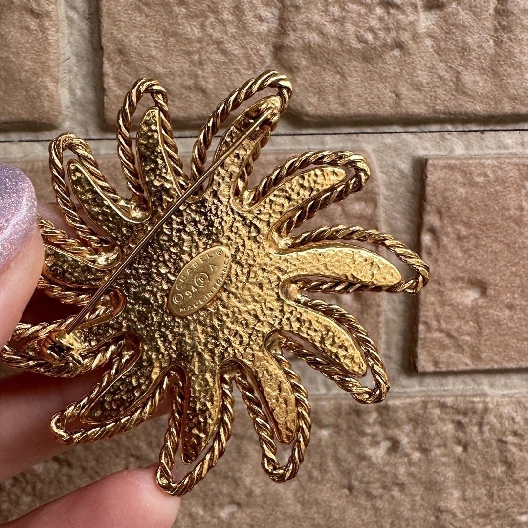 シャネル ブローチ ココマーク 太陽 ヴィンテージ 94A ゴールド CHANEL