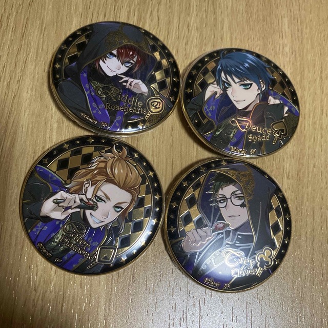 ケイト・ダイヤモンド 式典服 寮服 缶バッジセット ツイステ デュース