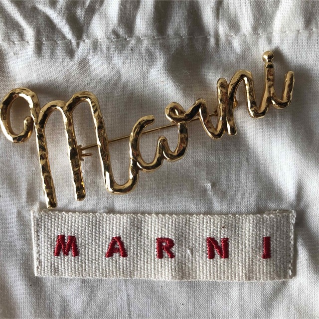 MARNI ブローチ ロゴ マルニ MARNI マルニ ロゴブローチ - 質屋通り