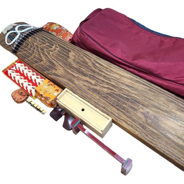 ○琴 くり甲 高級 13弦 すだれ彫 琴柱 和器 弦器 台付き