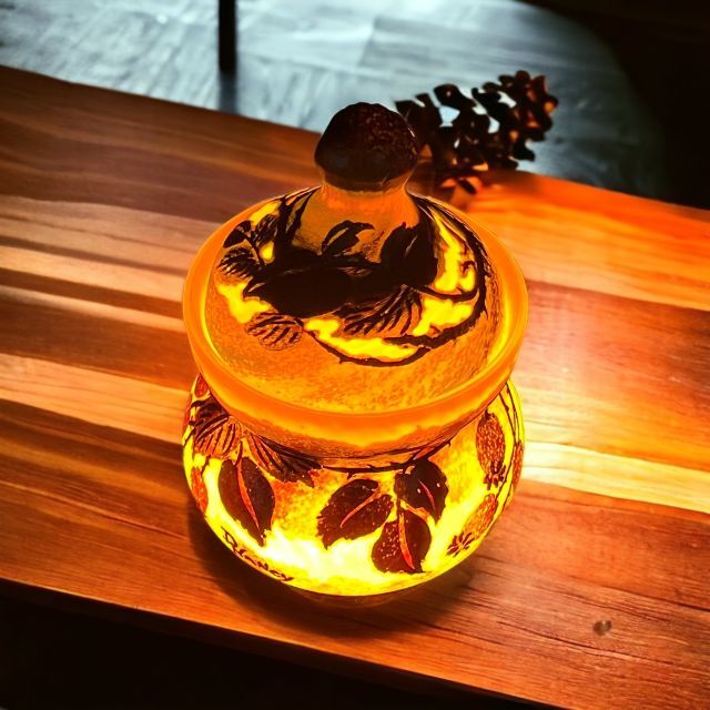 ドームナンシー ポット型 卓上照明 カメオ彫り 被せガラス ナイト