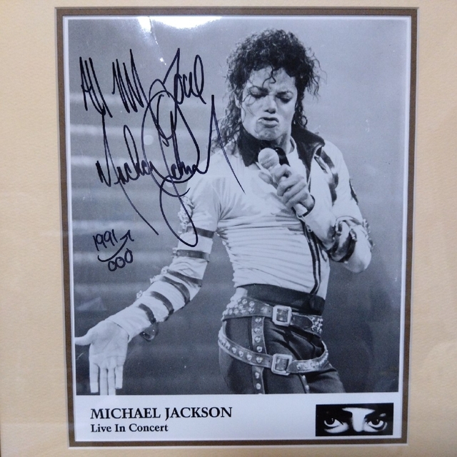 マイケル・ジャクソン サイン入り写真 マイケル・ジャクソン直筆サイン
