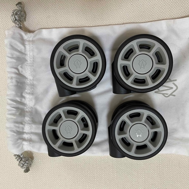 未使用 純正 RIMOWA リモワ ホイール タイヤ 4個セット クラシック