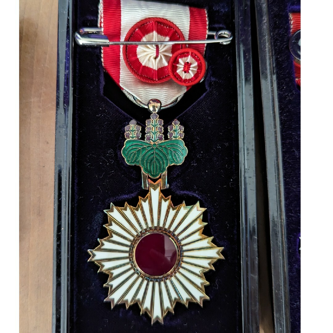 美品 勲五等雙光旭日章（金字/黒塗共箱/略章