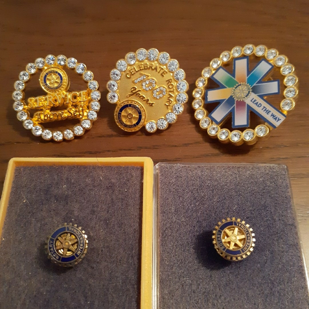 ロータリークラブ 割引 バッチ K18 WAKO 刻印 ROTARY INTERNATIONAL 18