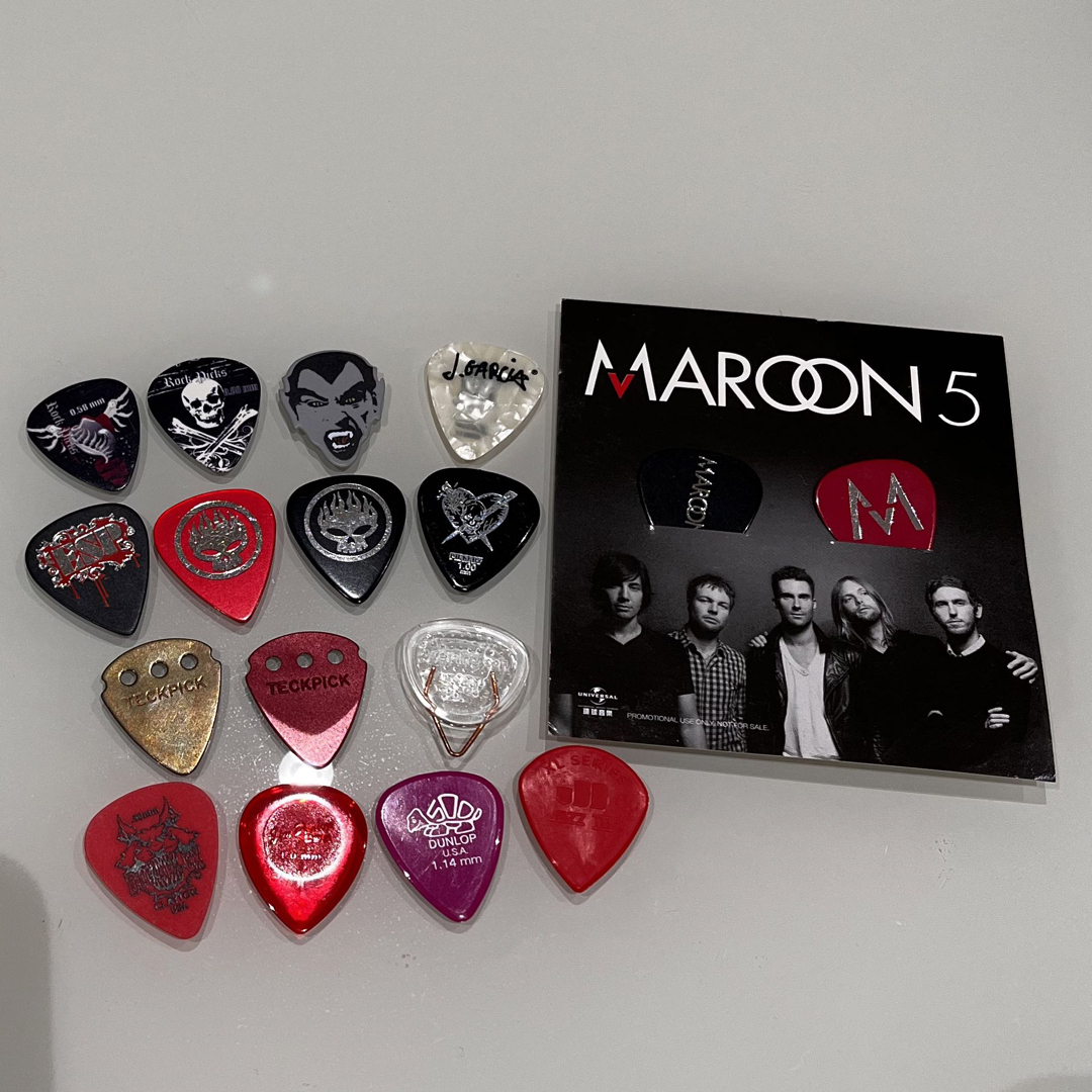 チョコチップメロンパン】 ONE OK ROCK ギターピック Amazon.co.jp