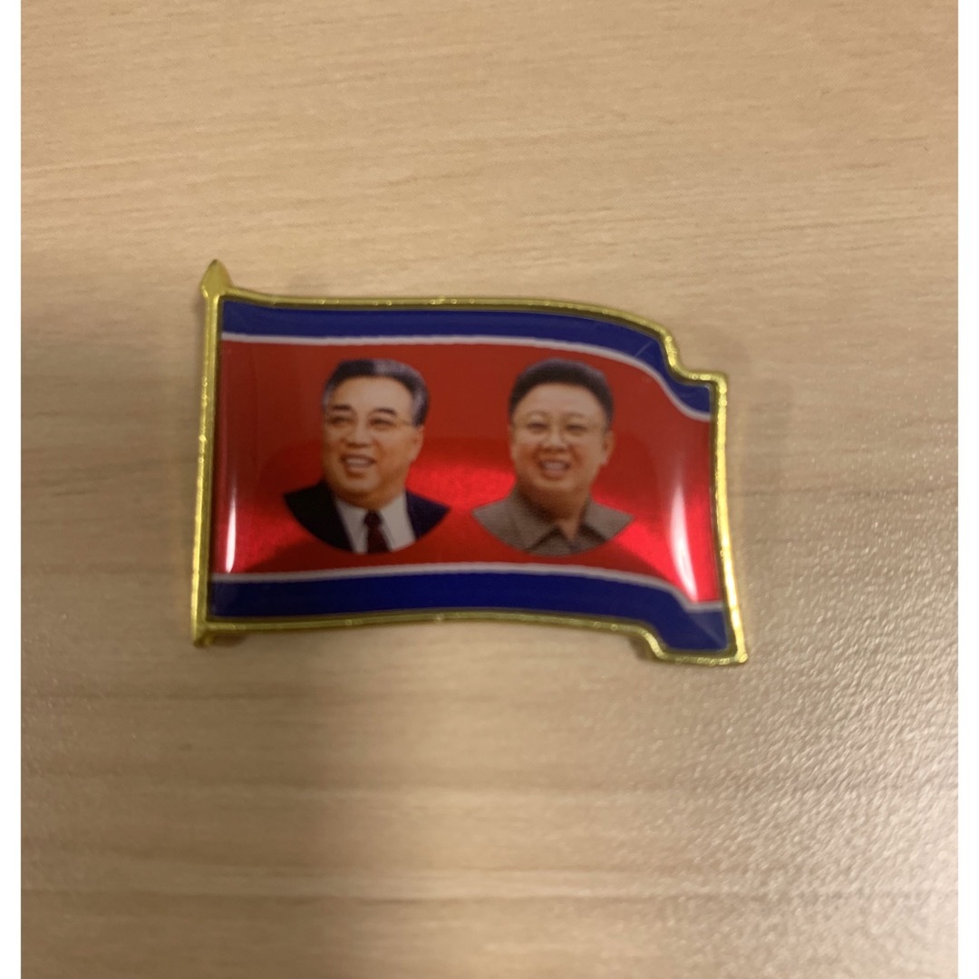 朝鮮国旗型 金日成 金正日 バッジ 北朝鮮 金日成・金