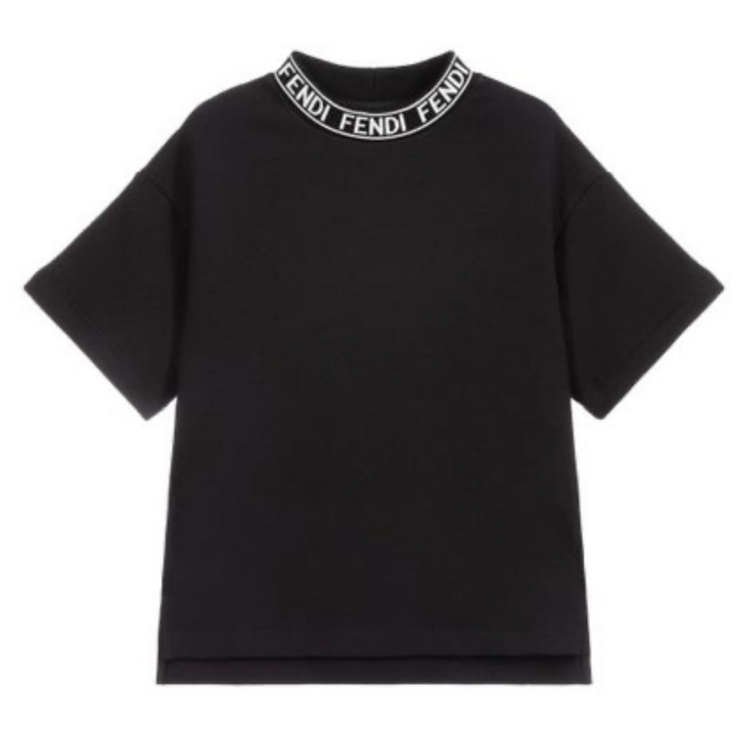 FENDIモックネックTシャツ 目黒蓮 私服